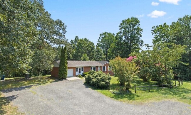 property at 4834 Gallant Green Rd