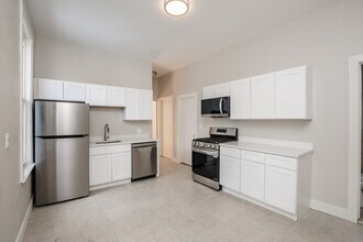 2112 W Roscoe St in Chicago, IL - Building Photo - Building Photo