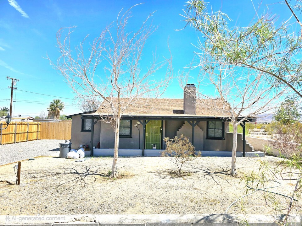 6623 La Luna Ave in Twentynine Palms, CA - Foto de edificio