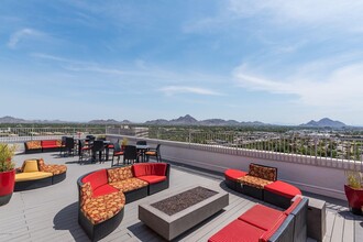 4750 N Central Ave, Unit 4H in Phoenix, AZ - Foto de edificio - Building Photo