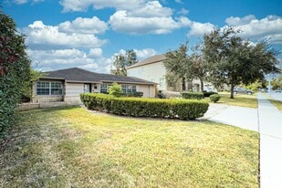 4525 Maple St in Bellaire, TX - Building Photo