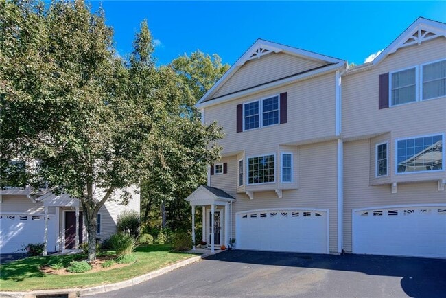 58 Fountain Dr in Westerly, RI - Building Photo - Building Photo