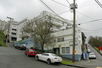 Aire Apartments in Seattle, WA - Building Photo - Building Photo