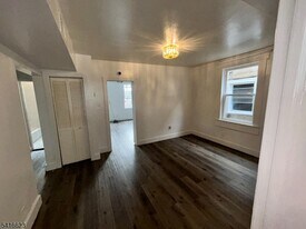 21 Tillinghast St in Newark, NJ - Building Photo