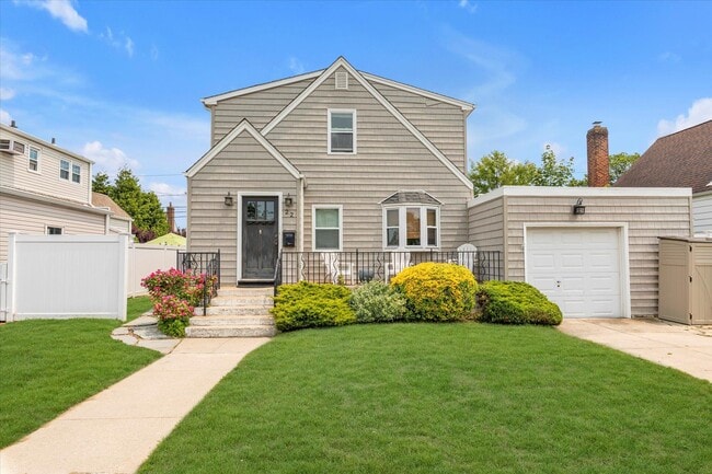 property at 22 Lido Pkwy