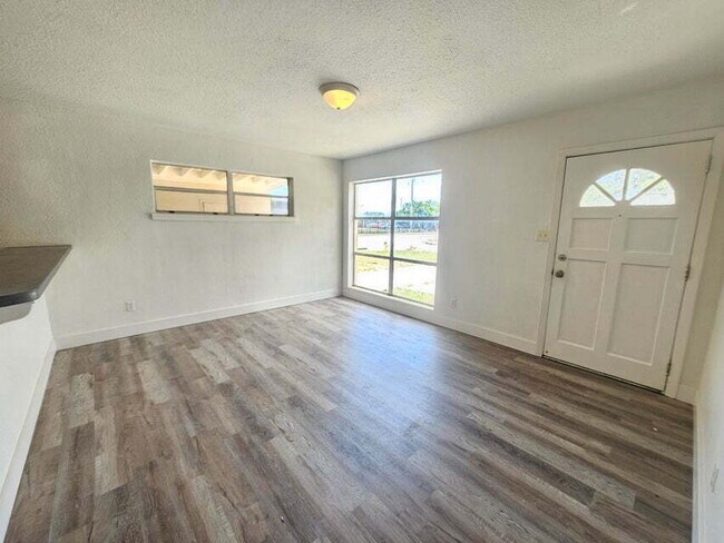 1040 Hickory Ln in Cocoa, FL - Building Photo - Building Photo