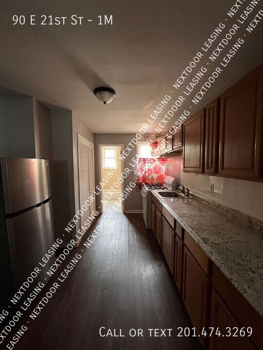 90 E 21st St in Bayonne, NJ - Building Photo
