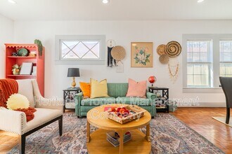 475 E French Pl in San Antonio, TX - Building Photo - Building Photo