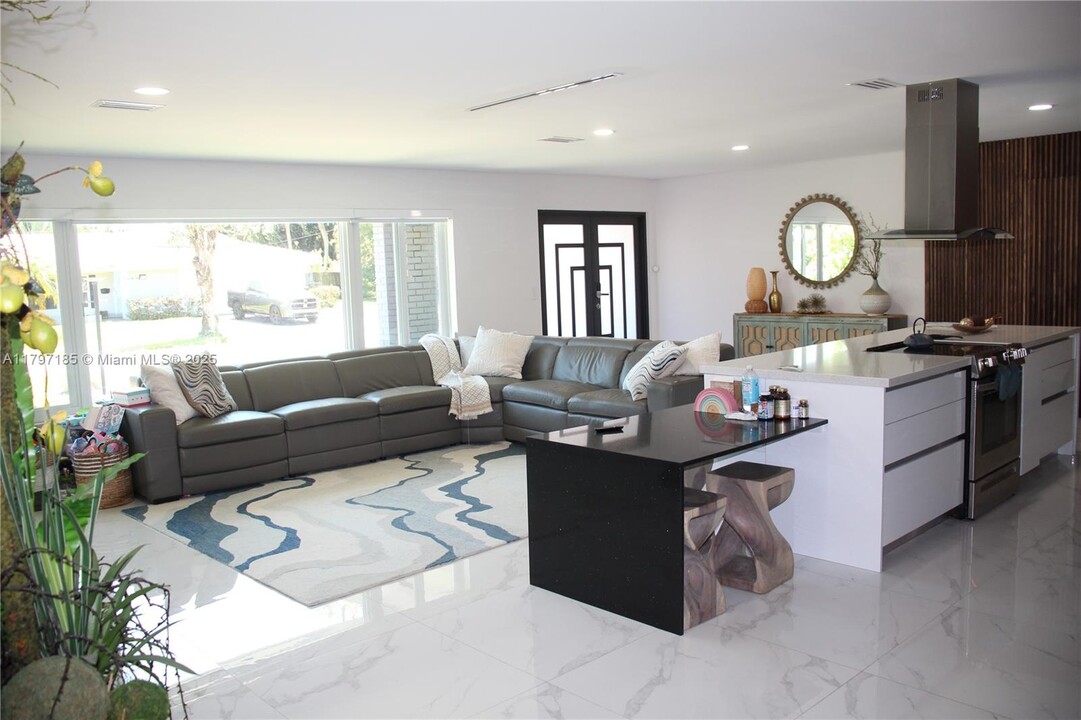 7261 NW 6th Ct in Plantation, FL - Building Photo