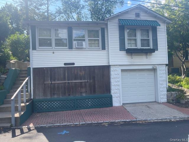 35 Youngs Hill Rd in Halesite, NY - Building Photo - Building Photo