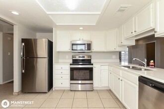 2253 W Charter Oak Rd-Unit -323 in Phoenix, AZ - Building Photo - Building Photo