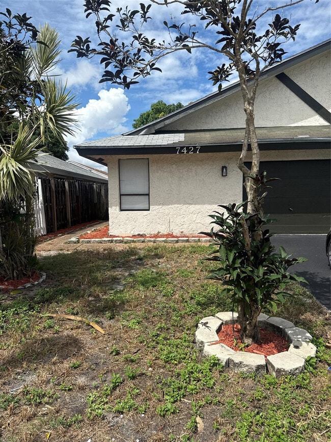 7427 SW 13th St in North Lauderdale, FL - Building Photo - Building Photo