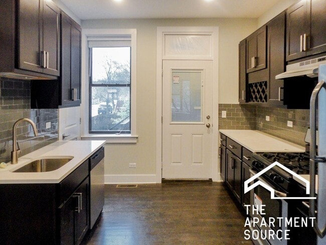 property at 1952 W Nelson St