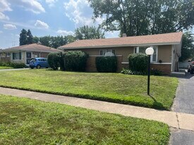 16146 Cambridge Dr in Markham, IL - Building Photo
