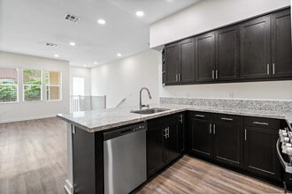 Mayfair in Oxnard, CA - Foto de edificio - Interior Photo