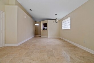 4120 Sapphire St in Weston, FL - Foto de edificio - Building Photo