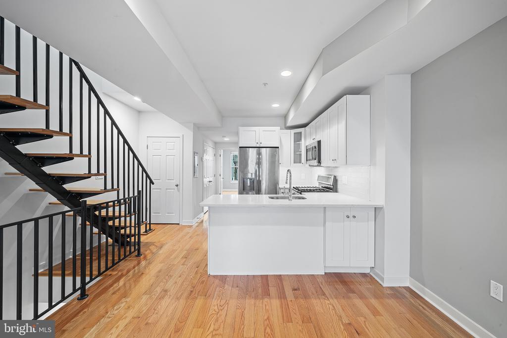 1437 Brown St-Unit -3 in Philadelphia, PA - Building Photo