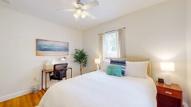17 Albany St, Unit 1 in Quincy, MA - Building Photo - Building Photo