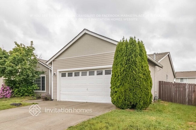 8307 204th St Ct E in Spanaway, WA - Foto de edificio - Building Photo