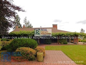 1954 Egan Way in Lake Oswego, OR - Building Photo - Building Photo