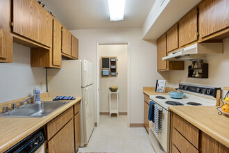 Westdale Commons Apartments in Modesto, CA - Building Photo - Building Photo