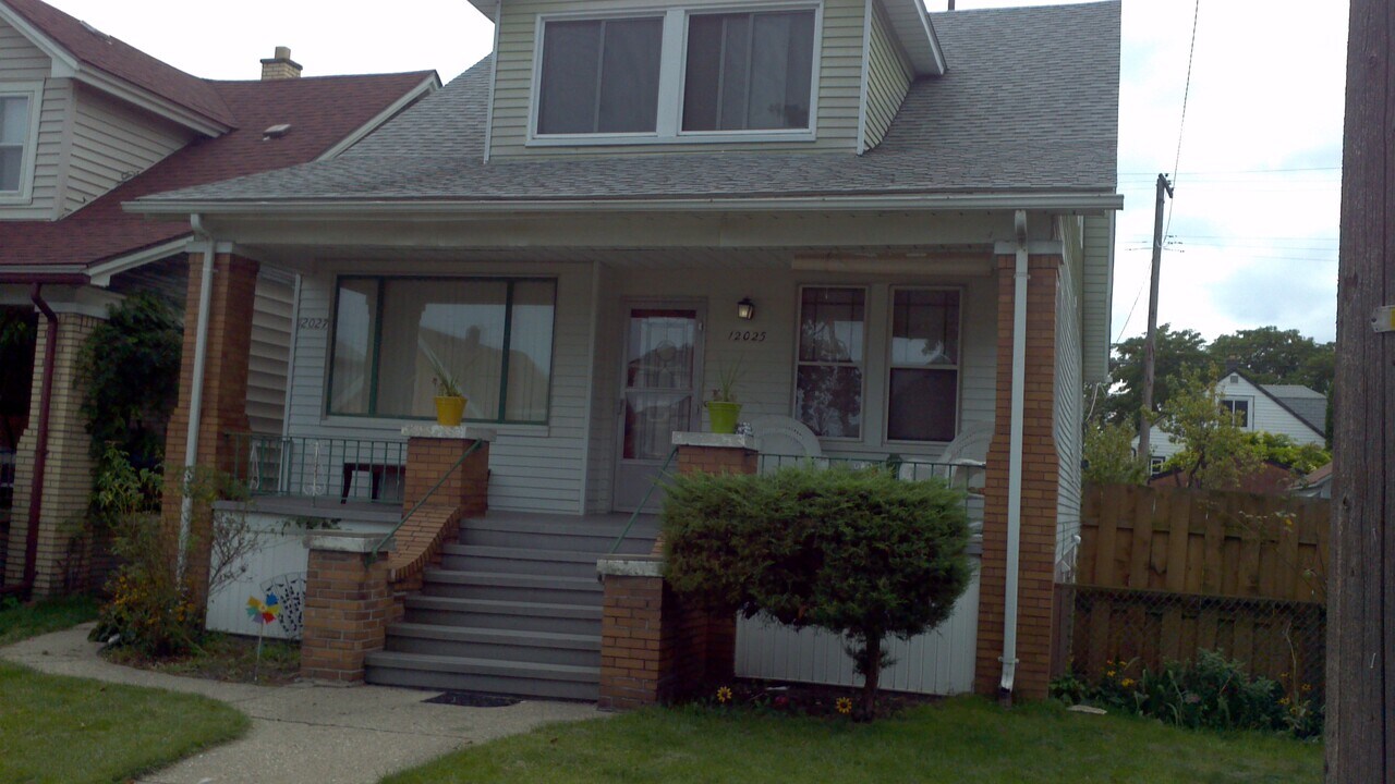 12027 Moran St, Unit Upper in Hamtramck, MI - Building Photo