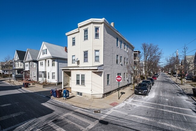 80 Irving St, Unit #3 in Everett, MA - Foto de edificio - Building Photo