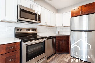 745 W Gordon Ter, Unit 303 in Chicago, IL - Foto de edificio - Building Photo