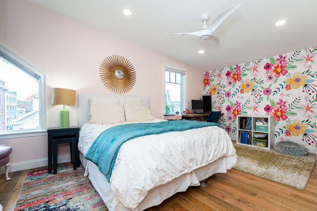 452 W 4th St, Unit 452 in Boston, MA - Foto de edificio - Building Photo