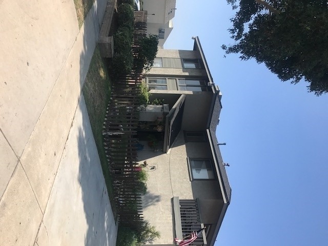 607 Utica Ave in Huntington Beach, CA - Foto de edificio - Building Photo