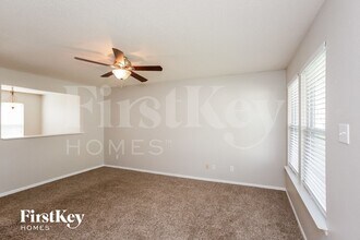 10023 Sapphire Berry Ln in Fishers, IN - Foto de edificio - Building Photo