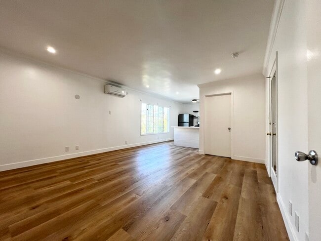 property at 1008 N Stanley Ave