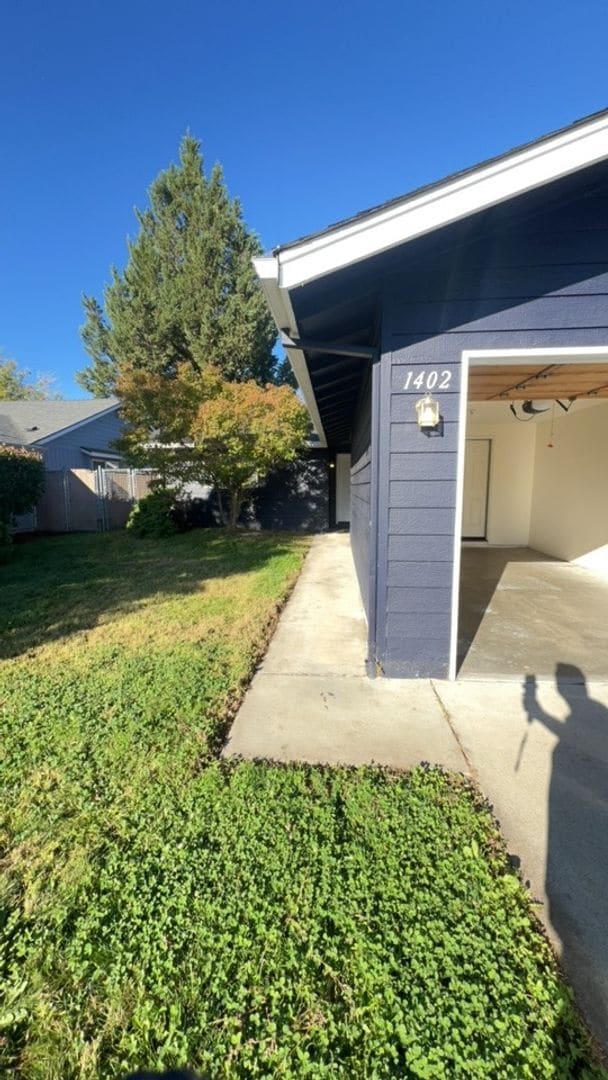 property at 1400-1402 SW Kokanee Ln