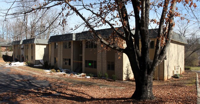 Highland Hills in Greensboro, NC - Foto de edificio - Building Photo