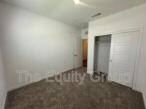 2502 Cambridge Ct in Hanford, CA - Building Photo - Building Photo