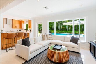 1029 Mariposa Ave in Coral Gables, FL - Building Photo - Building Photo