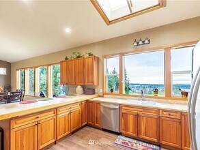 202 Fox Hollow Rd in Sequim, WA - Building Photo - Building Photo