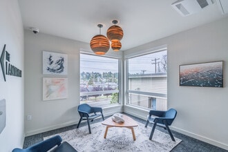 Lanterman Apartments in Seattle, WA - Building Photo - Building Photo