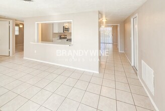 6219 11th Ave in New Port Richey, FL - Foto de edificio - Building Photo