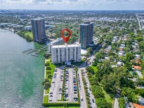 880 NE 69th St, Unit 10R in Miami, FL - Foto de edificio - Building Photo