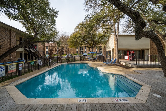 Cricket Hollow Apartments