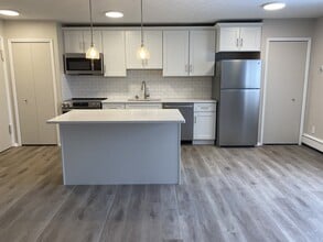 Cedarwood Estates Apartments in Willoughby, OH - Building Photo - Building Photo