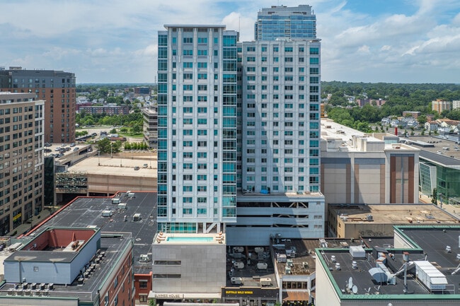 Summer House Apartments in Stamford, CT - Foto de edificio - Building Photo