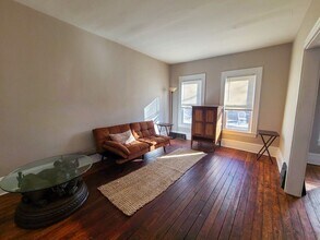 6611 Wakefield Ave in Cleveland, OH - Foto de edificio - Building Photo
