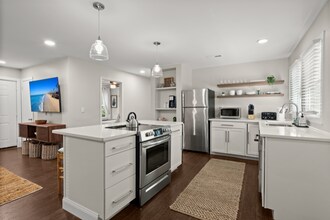 2611 N Oakridge Cir in North Charleston, SC - Foto de edificio - Building Photo