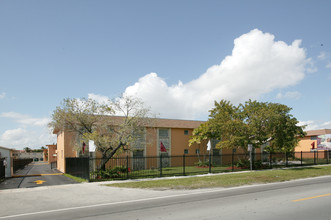 Gables Edge in Miami, FL - Building Photo - Building Photo