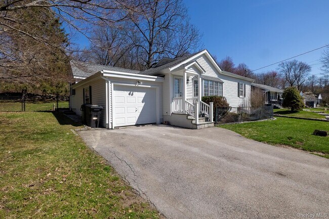 1936 Longvue St in Yorktown Heights, NY - Building Photo - Building Photo