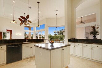 528 Les Jardin Dr in Palm Beach Gardens, FL - Foto de edificio - Building Photo