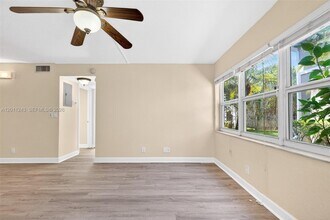 1028 Twin Lakes Dr in Coral Springs, FL - Building Photo - Building Photo