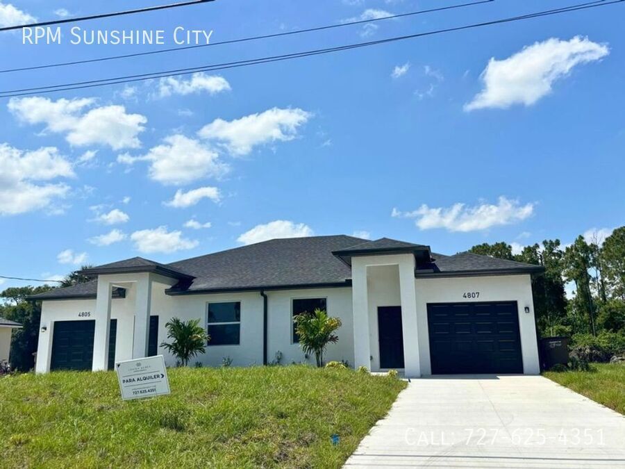 718 Gordon Ave S in Lehigh Acres, FL - Building Photo